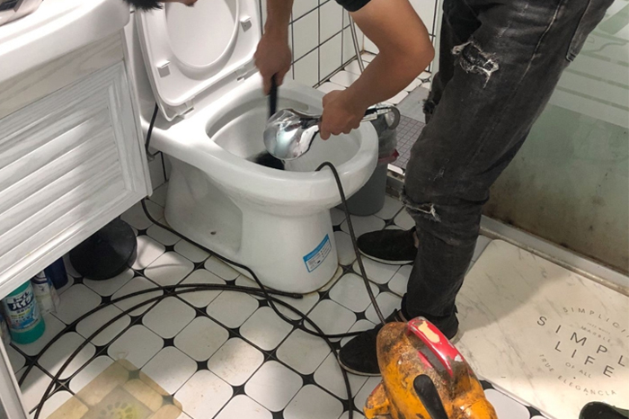 商州马桶堵塞自己疏通还是找师傅?专业上门服务让你省时更省心